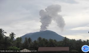 Gunung Ibu terletak di Kabupaten Halmahera Barat