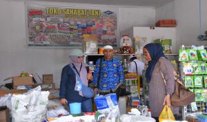 Tim Pengendalian Inflasi Daerah (TPID) Kota Tidore Kepulauan Sidak Pasar Galala untuk Meninjau Perkembangan Stok dan Harga Kebutuhan Pokok sekaligus tinjau ketersediaan pupuk bersubsidi di Galala, Oba Utara.