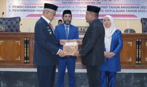 Walikota Tidore Kepulauan Capt. H. Ali Ibrahim, MH berpidato pada Rapat Paripurna Ke 10 Masa Persidangan III Tahun 2024 terkait Pembicaraan Tingkat II Terhadap Ranperda LPP APBD Kota Tidore Kepulauan TA. 2023