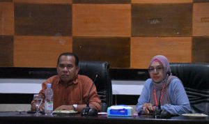 Staf Ahli Walikota Bidang Ekonomi, Pembangunan, dan Keuangan Abdul Hakim Adjam bersama Tim TPID Kota Tidore Kepulauan mengikuti Rakor Inflasi Daerah secara virtual, di Ruang Rapat Wali Kota, Senin (12082024).