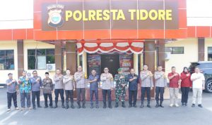Wakapolda Maluku Utara Brigjen Pol. Stephen Maleachi Napiun melakukan kunjungan kerja di Polresta Tidore dalam rangka arahan pengamanan rangkaian kegiatan Pilkada Tahun 2024