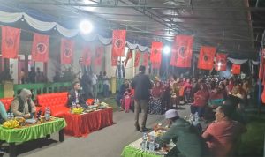 Muhammad Sinen berorasi saat kampanye di Desa Somahode, Kecamatan Oba Utara