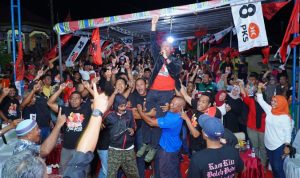 Kampanye terbuka yang digelar Paslon MASI AMAN di kelurahan Tomalou, Kecamatan Tidore Seatan, Rabu (23/10/2024) malam.