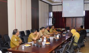 Staf Ahli Wali Kota Bidang Ekonomi, Pembangunan dan Keuangan Abdul Hakim Adjam, S.IP, M.Si mengikuti Rakor Pengendalian Inflasi yang di Rangkaikan dengan Sosilisasi Kebijakan Penyediaan 3 Juta Rumah.