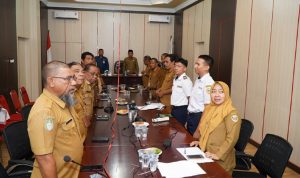 Asisten Sekda Bidang Perekonomian dan Pembangunan H. Taher Husain, S.IP menghadiri dan mengikuti Zoom Rapat Koordinasi Pengendalian Inflasi Tahun 2025 di Ruang Rapat Sekda, kantor Walikota Tidore Kepulauan
