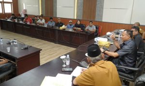 Muhammad Sinen, Walikota Terpilih saat berdiskusi dengan Komunitas Wartawan Liputan Tidore (Kwatak), Selasa (11/2/25).