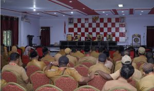 Wakil Walikota Tidore Kepulauan Muhammad Sinen memimpin rapat evaluasi bersama dengan Staf Ahli Walikota, Asisten Sekda, Para Pimpinan OPD, Senin (10/2/2025).