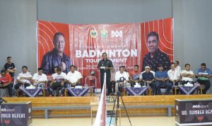 Walikota Tidore Kepulauan, Muhammad Sinen, SE memberikan sambutan sekaligus membuka dengan resmi Championship Badminton Tournament dalam rangka memeriahkan HUT Ke-22 Pemerintah Kota Tidore Kepulauan