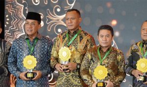 Walikota Tidore Kepulauan Muhammad Sinen, SE menerima penghargaan UHC Award Kategori Madya Tahun 2026 dalam acara Deklarasi dan Pencanangan UHC Award di Ballroom JIExpo Kemayoran, Jakarta Pusat, Selasa (27/1/2026).