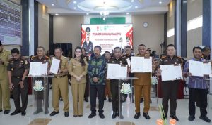 Wali Kota Tidore Kepulauan Muhammad Sinen, SE menandatangani perjanjian Kerjasama (MoU) antara Kejaksaan Negeri (Kajari) se- Provinsi Maluku Utara dengan WalikotaBupati se Provinsi Maluku Utara di aula Falalamo Kejati Malut