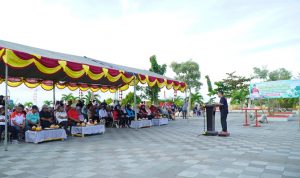Wakil Walikota Tidore Kepulauan, Ahmad Laiman, S.Sos menyampaikan sambutan sekaligus meluncurkan Zero Sampah Plastik yang diselenggarakan diPantai Tugulufa Tidore.