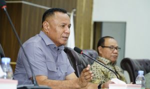 Wali Kota Tidore Kepulauan Muhammad Sinen, SE menyampaikan arahan pada Rapat Dengar Pendapat (RDP) bersama DPRD Kota Tidore Kepulauan sekaligus Penyampaian Progres Pelaksanaan Kerjasama oleh pihak Universitas