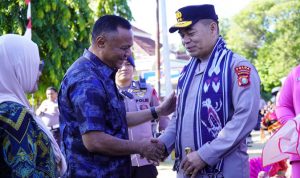 Wali Kota Tidore Kepulauan Muhammad Sinen, SE menyambut kedatangan KMaluku Utara Irjen. Pol. Arif Budiman, S.I.K., M.H saat tiba di Polresta Kota Tidore Kepulauan, Kelurahan Goto.