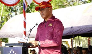 Wali Kota Tidore Kepulauan, Muhammad Sinen, bertindak sebagai Inspektur Upacara pada penutupan Dasar Kebhayangkaraan Siswa Pendidikan Pembentukan Bintara (Diktukba) Sekolah Polisi Negara (SPN) Polda Maluku Utara di Sirkuit Selawering, Kelurahan Rum, Kecamatan Tidore Utara, Selasa (1/9/2026).