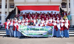Wakil Wali Kota Tidore Kepulauan Ahmad Laiman menerima kunjungan 50 siswa-siswi SMA Negeri 1 Tidore Kepulauan dalam program rutin OSIS bertajuk "Kunjungan Tokoh", Kamis (10/9/2026).